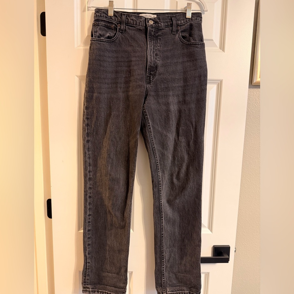 A&F The 90s Straight Ultra High Rise